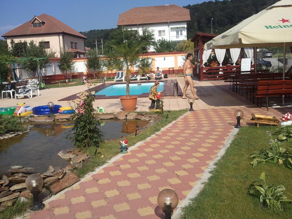 Casa Alba Hotel Ramnicu Valcea Luaran gambar