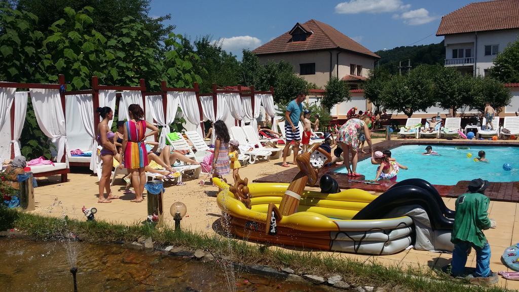 Casa Alba Hotel Ramnicu Valcea Luaran gambar