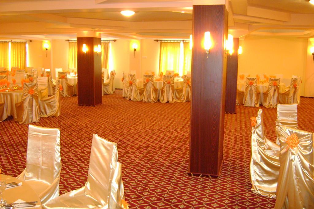 Casa Alba Hotel Ramnicu Valcea Luaran gambar